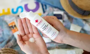 Peeling enzymatyczny: Twój ratunek dla cery wrażliwej i trądzikowej?