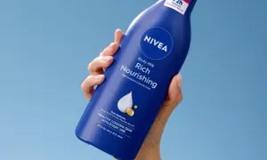 Nivea na tatuaż? Ekspert radzi, czym smarować, by goił się idealnie