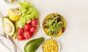 Dieta na cerę trądzikową: Co jeść, by pozbyć się wyprysków?