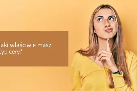Młoda kobieta zamyślona, z palcem przy ustach, na tle z pytaniem o typ cery.