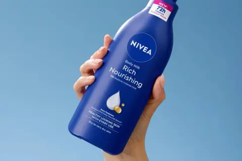 Nivea na tatuaż? Ekspert radzi, czym smarować, by goił się idealnie