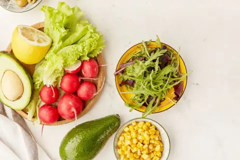 Dieta na cerę trądzikową: Co jeść, by pozbyć się wyprysków?