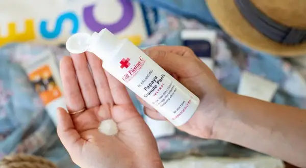 Peeling enzymatyczny: Twój ratunek dla cery wrażliwej i trądzikowej?
