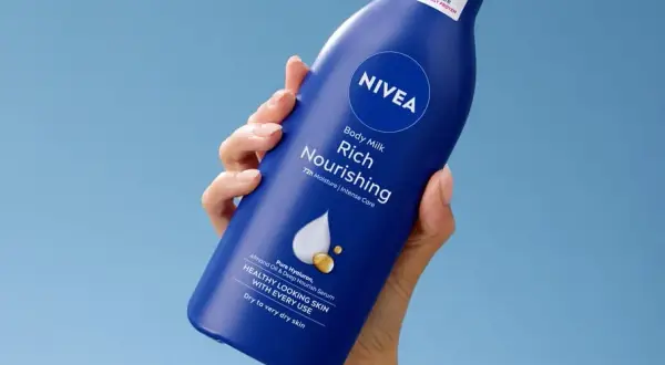 Nivea na tatuaż? Ekspert radzi, czym smarować, by goił się idealnie