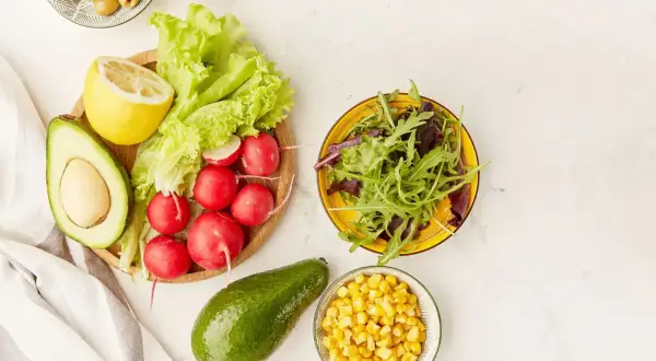 Dieta na cerę trądzikową: Co jeść, by pozbyć się wyprysków?